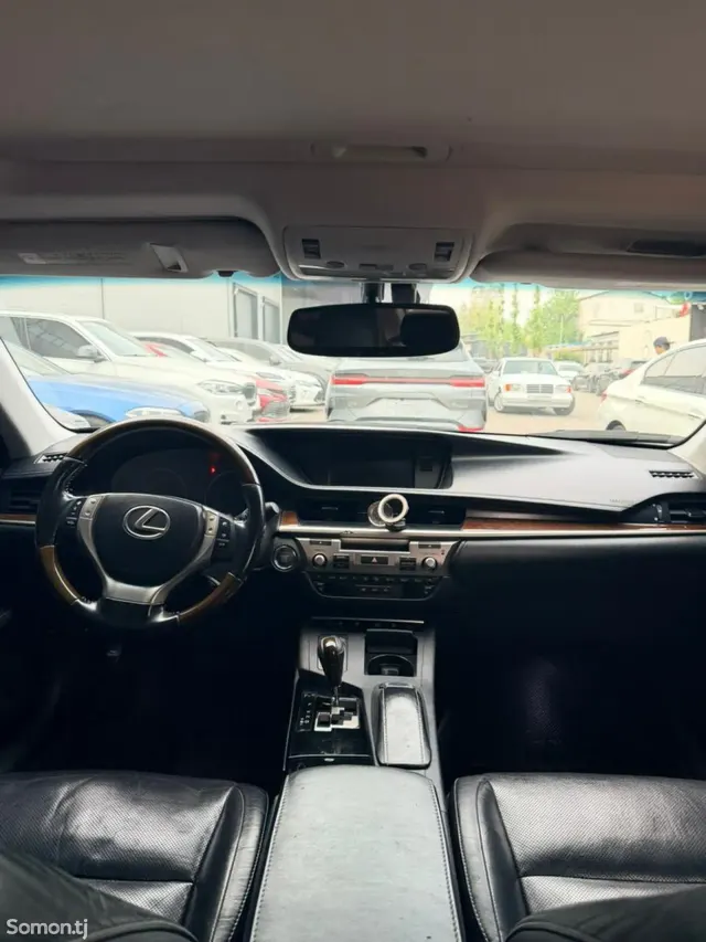 Lexus ES series 2015 · 3.5 AT
