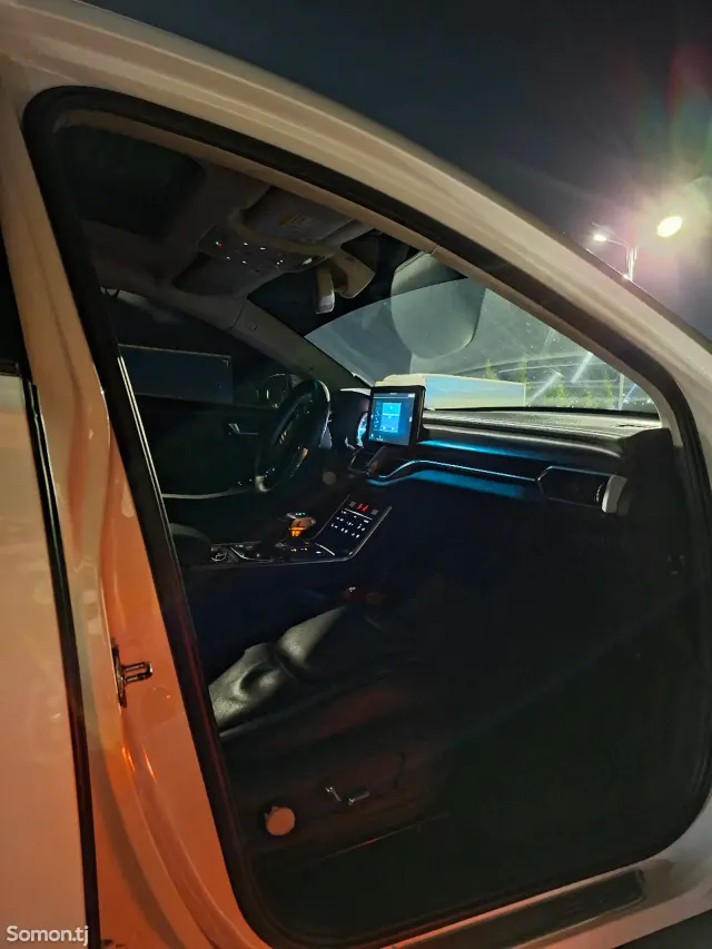 Hongqi E-HS3 2020 · AT