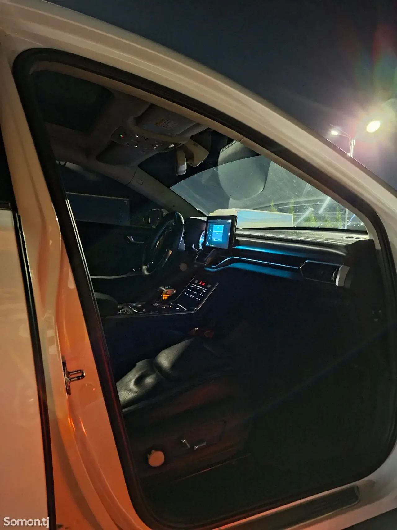 Hongqi E-HS3 2020 · AT