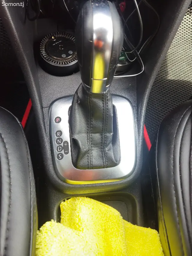 Volkswagen Polo 2012 · 1.6 AT
