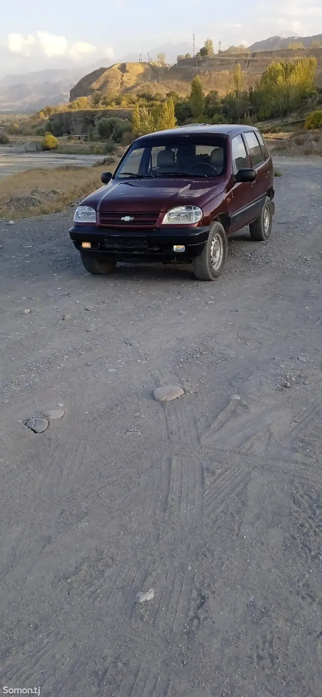 Chevrolet Niva 2004 · 1.6 MT
