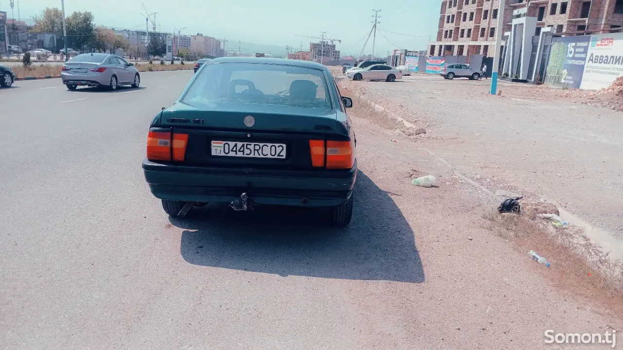 Opel Vectra B 1995 · 1.6 MT