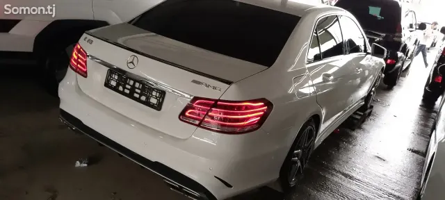 Mercedes-Benz E class 2015 · 3.5 AT