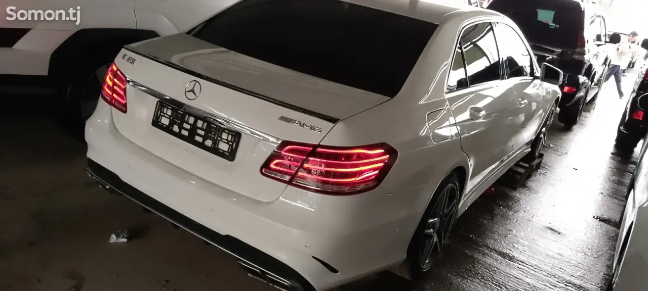 Mercedes-Benz E class 2015 · 3.5 AT