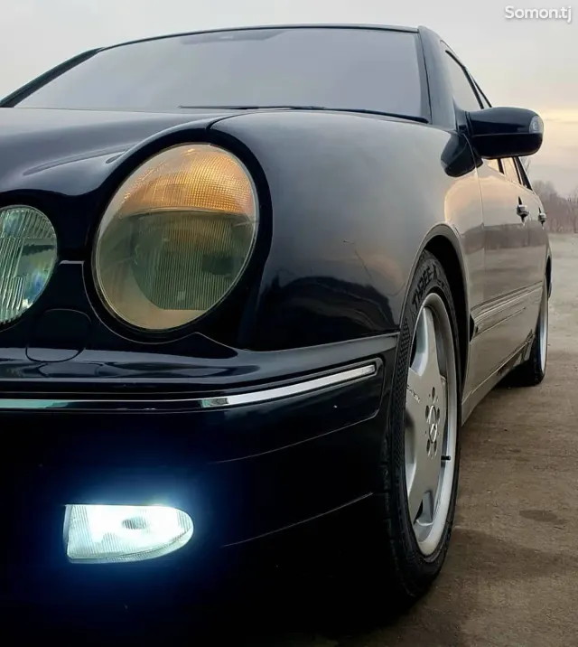 Mercedes-Benz E class 2001 · 4.3 AT