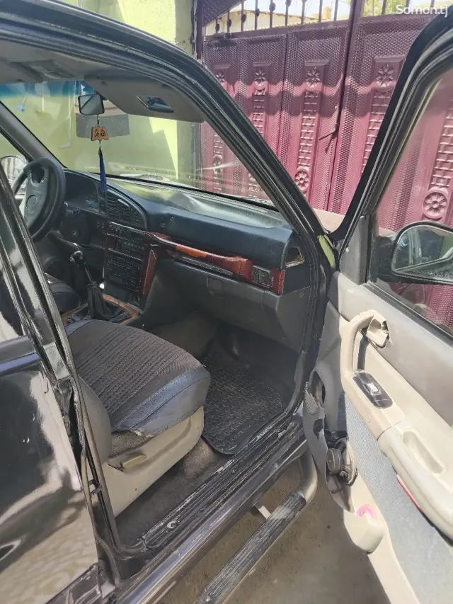 Ssang Yong Musso 1995 · 2.4 MT