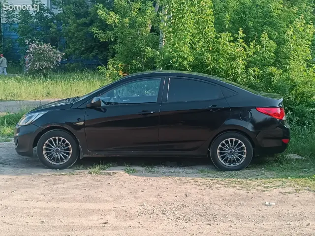 Hyundai Solaris 2011 · 1.6 AT