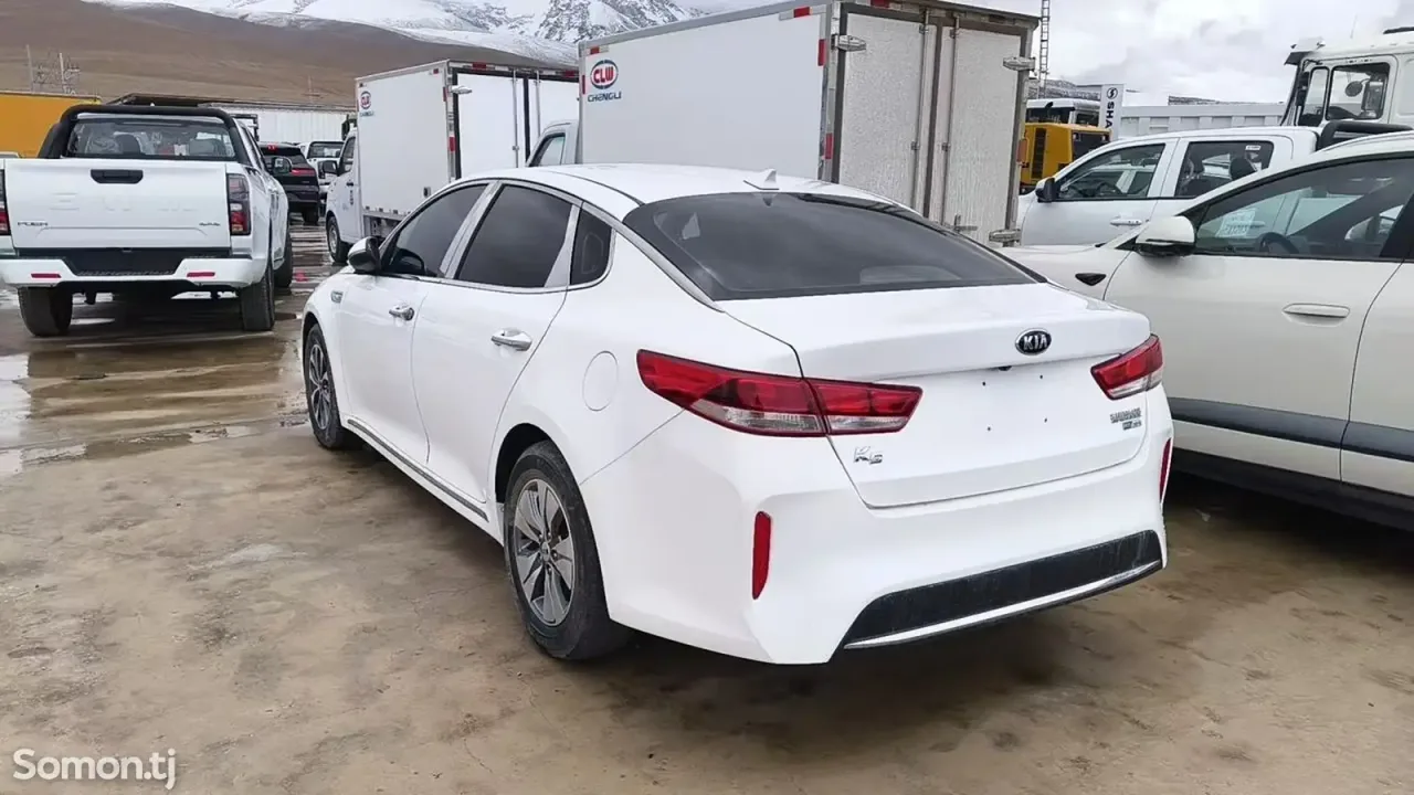 Kia K5 2017 · 2.0 AT