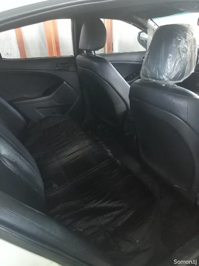 Kia K5 2012 · 2.0 AT