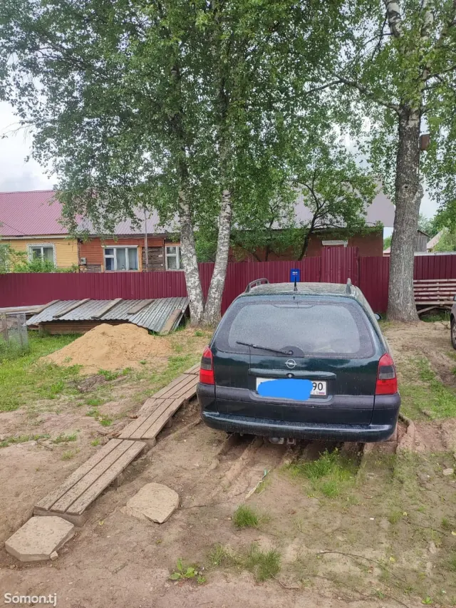 Opel Vectra B 2000 · 2.0 MT