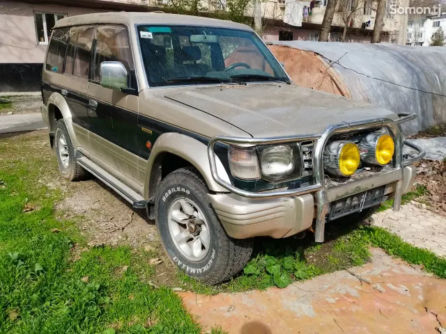 Mitsubishi Pajero 1992 · 3.0 MT