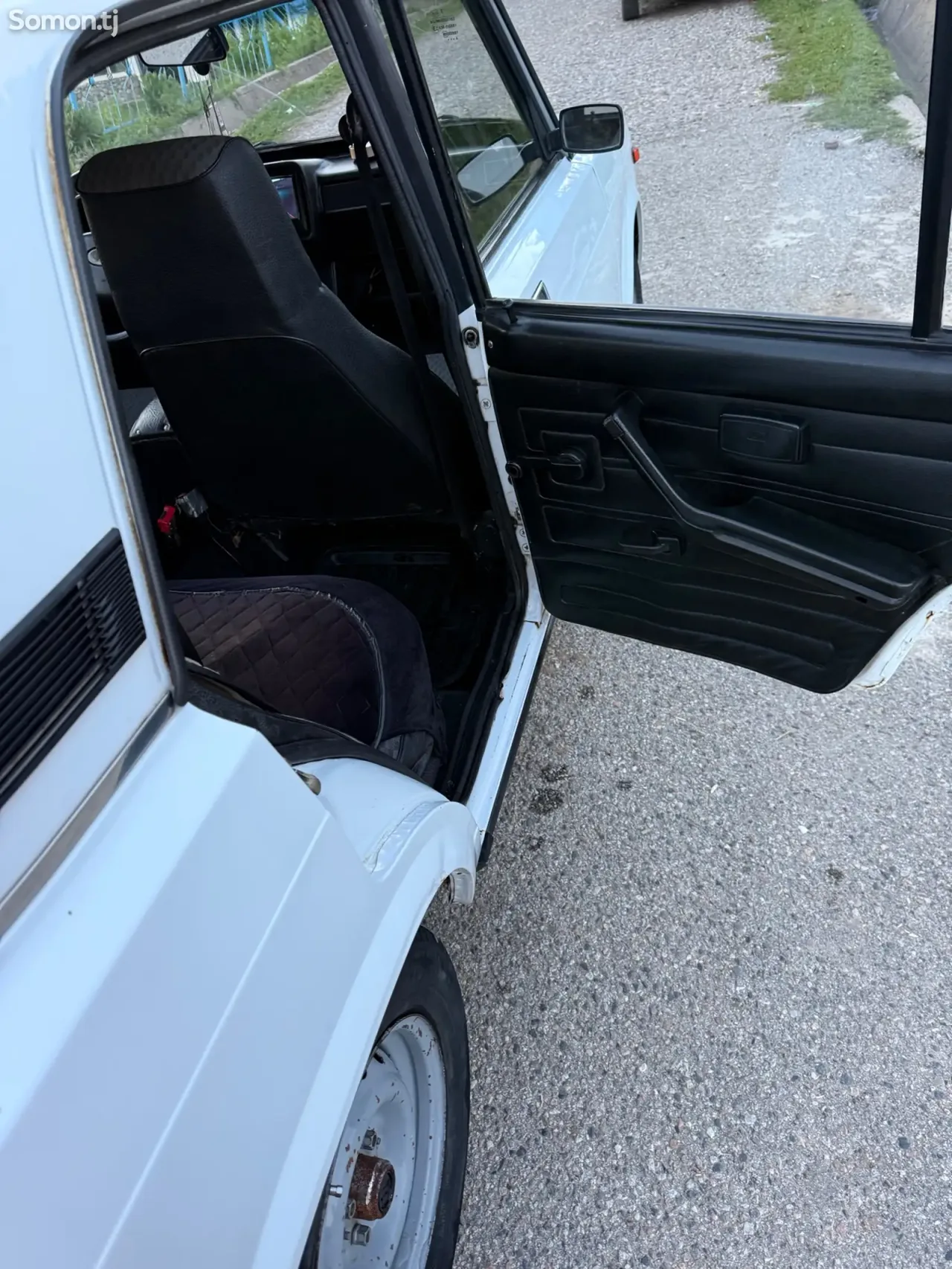Lada (ВАЗ) 2107 2005 · 1.6 MT
