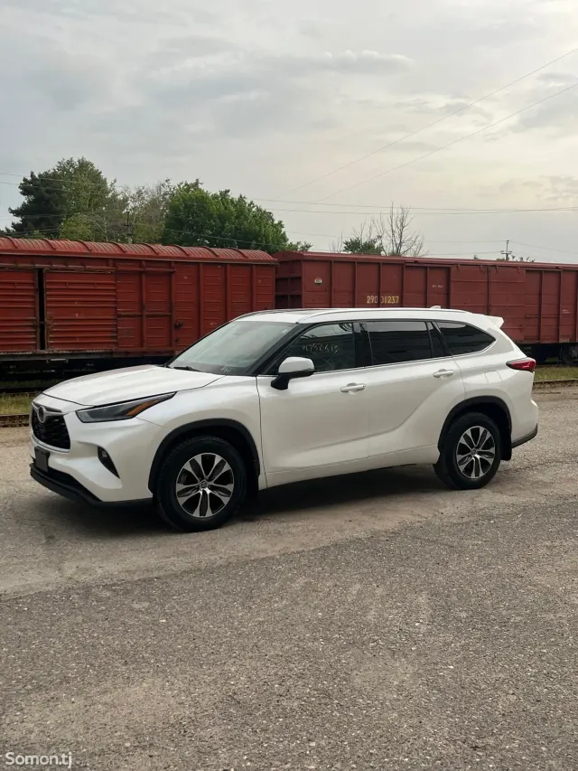 Toyota Highlander 2021 · 3.5 AT
