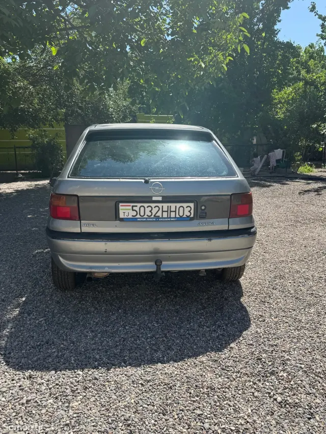 Opel Astra F 1995 · 1.6 MT