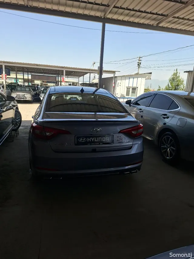 Hyundai Sonata 2015 · 2.0 AT