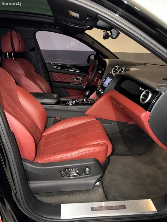 Bentley Bentayga 2018 · 6.0 AT