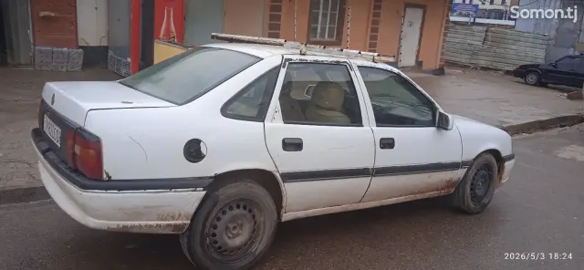 Opel Vectra A 1992 · 1.6 MT