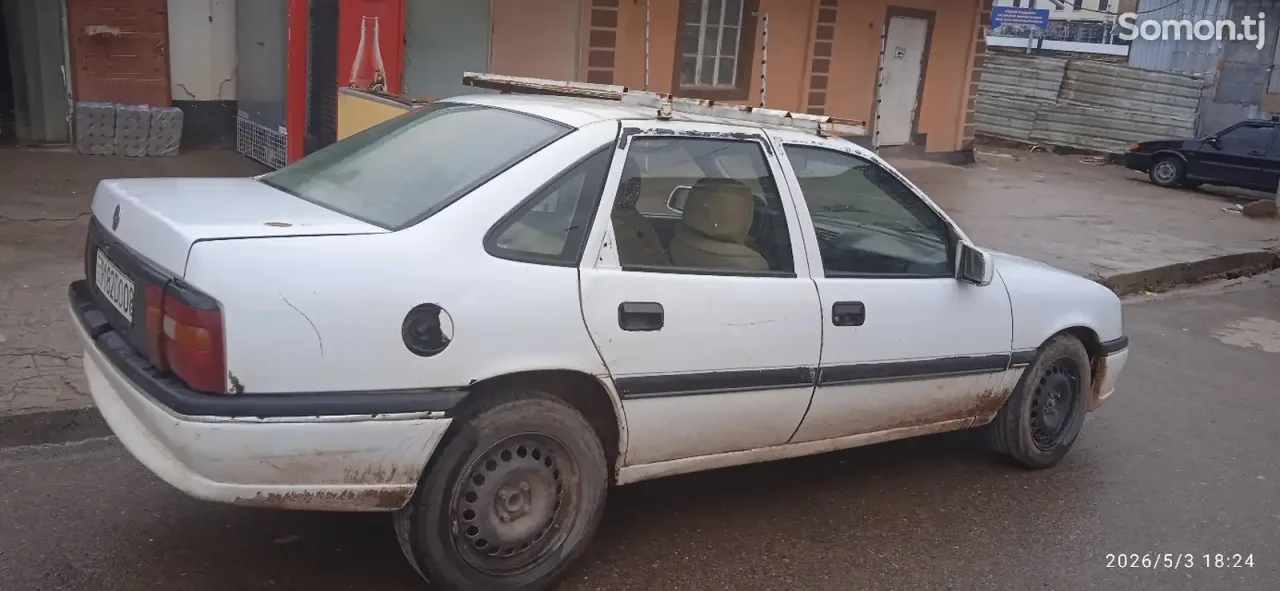 Opel Vectra A 1992 · 1.6 MT
