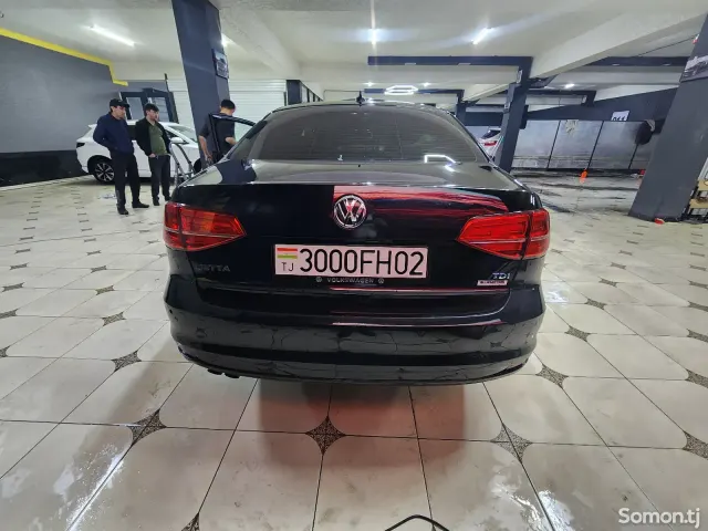 Volkswagen Jetta 2015 · 2.0 AT