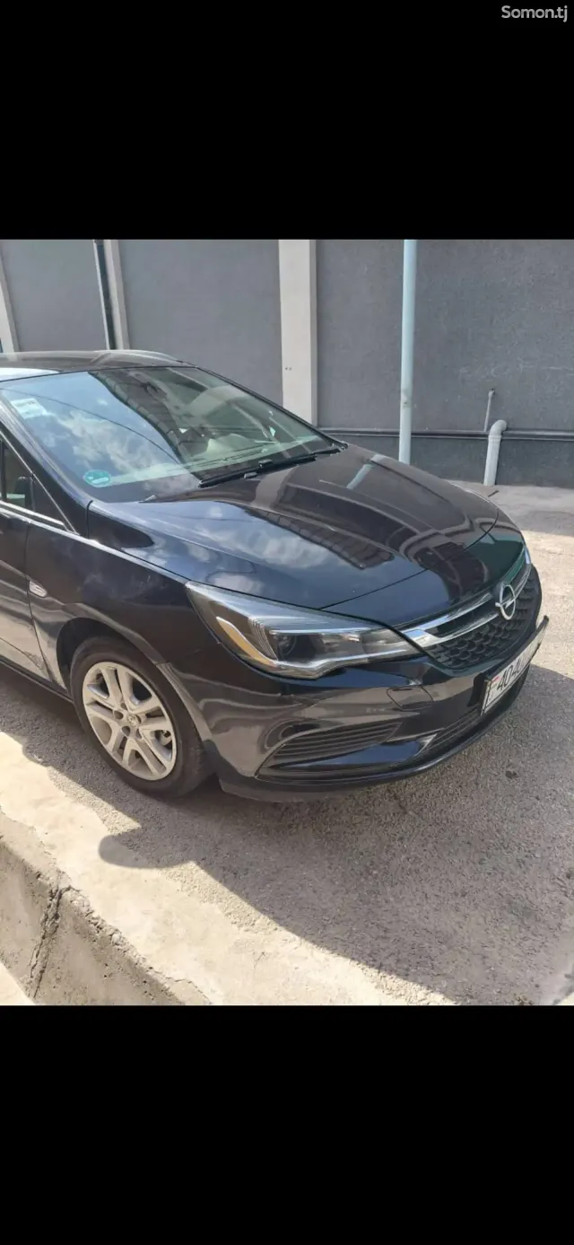 Opel Astra K 2018 · 1.0 MT