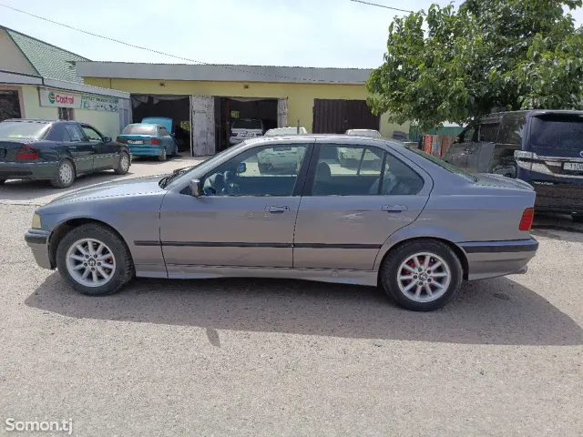BMW 3 series 1993 · 1.8 MT