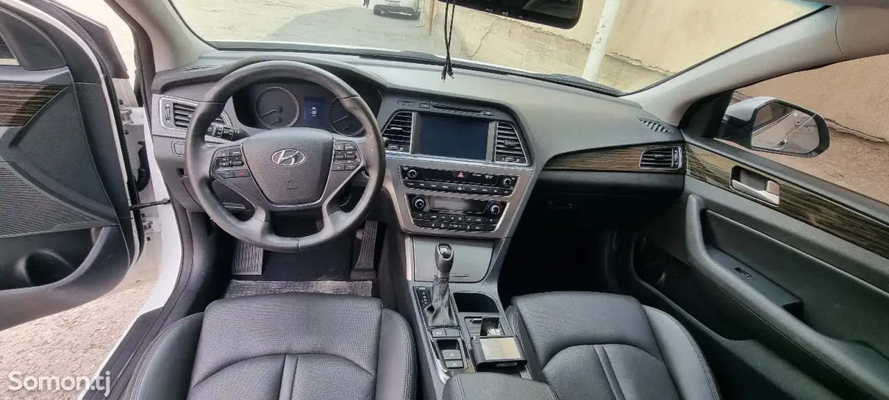 Hyundai Sonata 2016 · 2.0 AT