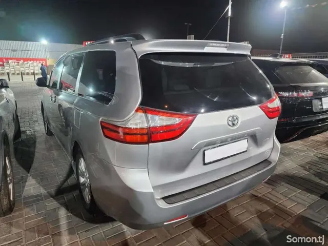 Toyota Sienna 2015 · 3.5 AT