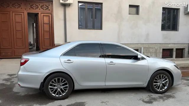 Toyota Camry 2016 · 2.0 AT