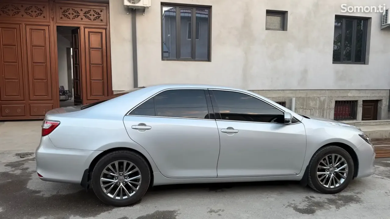 Toyota Camry 2016 · 2.0 AT