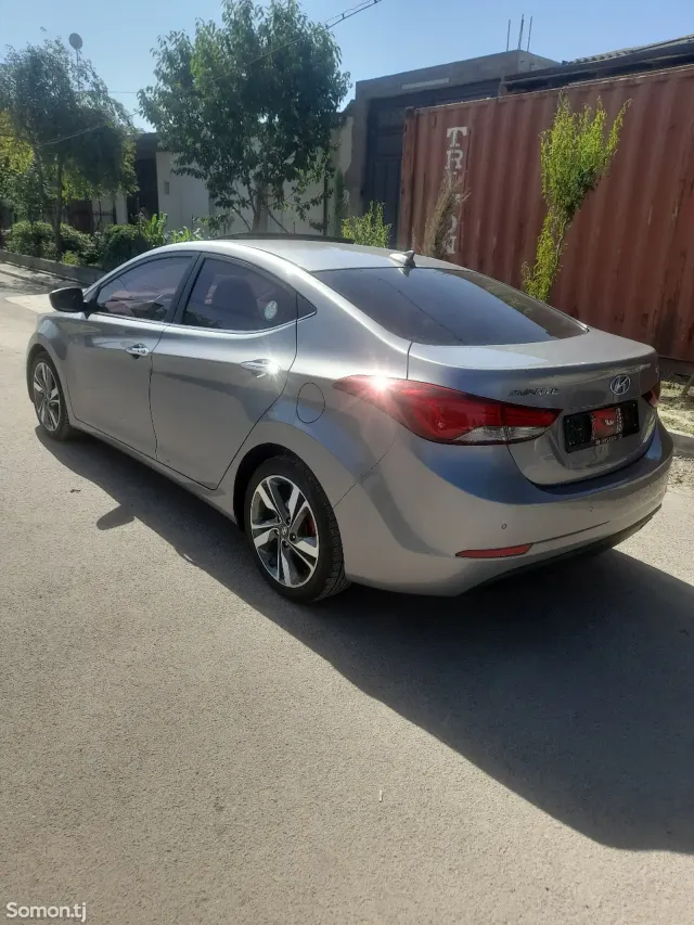 Hyundai Avante 2015 · 1.6 AT