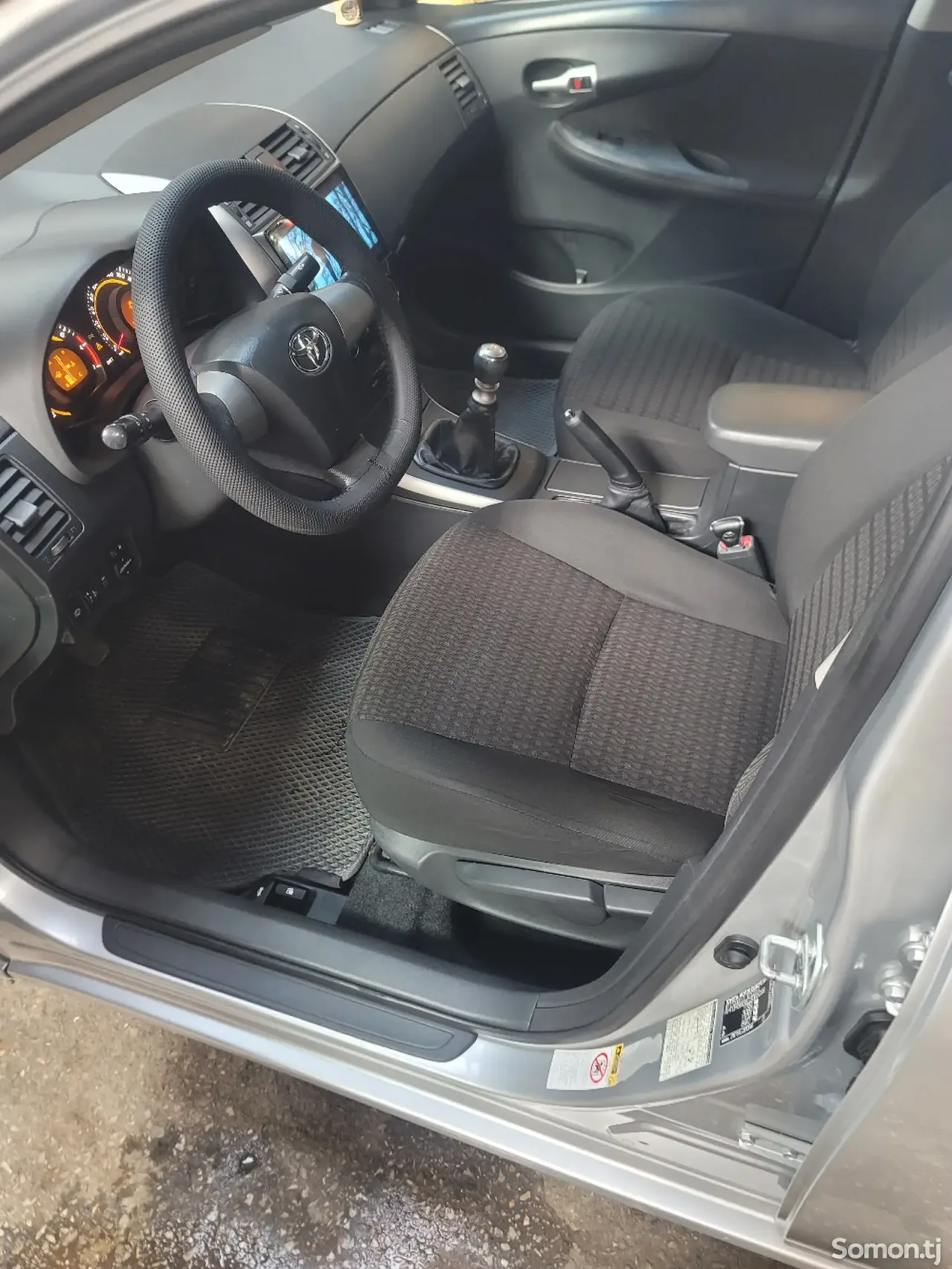 Toyota Corolla 2012 · 1.6 MT