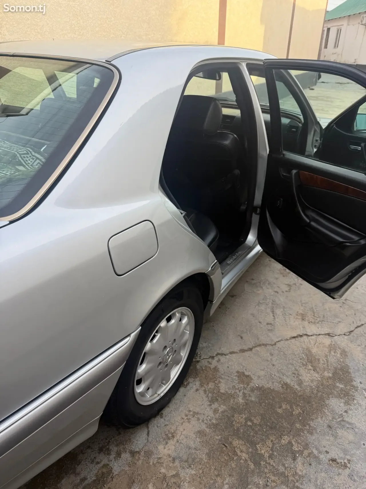Mercedes-Benz C class 2000 · 2.3 MT