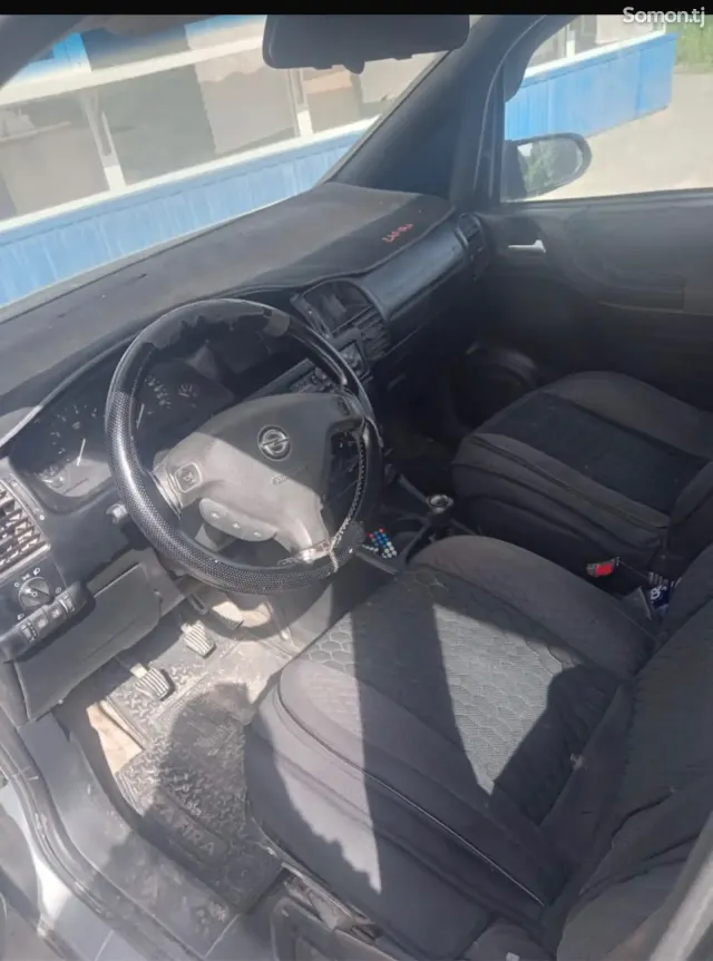 Opel Zafira 1999 · 1.8 MT