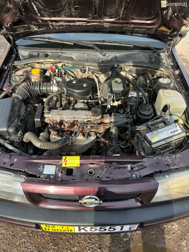Opel Vectra A 1993 · 1.6 MT