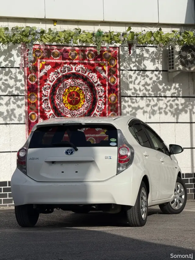 Toyota Aqua 2014 · 1.5 AT