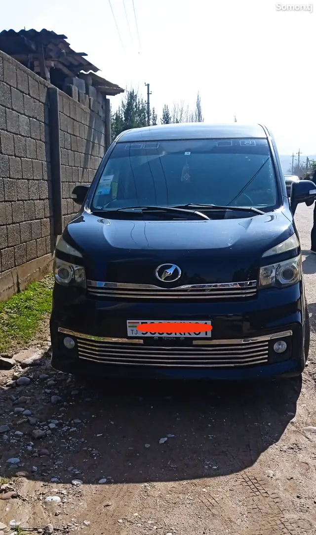 Toyota Voxy 2010 · 2.0 AT