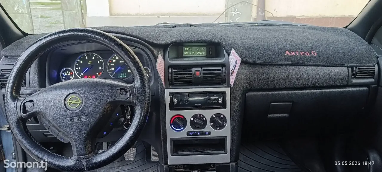 Opel Astra G 1999 · 1.6 MT