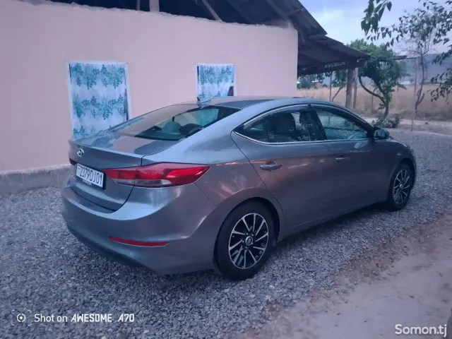 Hyundai Elantra 2017 · 2.0 AT