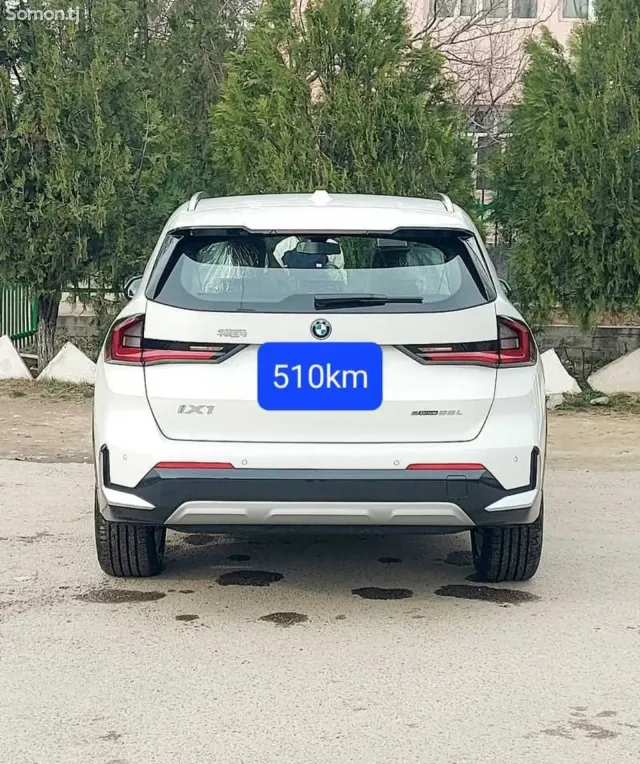 BMW iX 2025 · AT