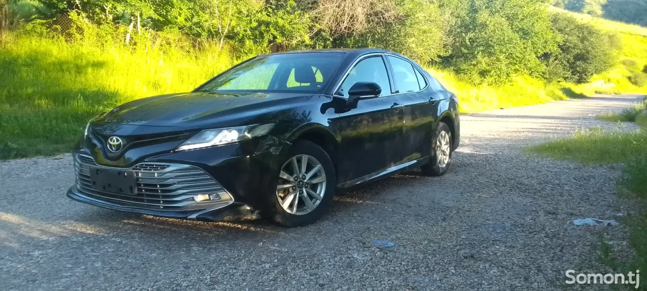 Toyota Camry 2018 · 2.0 AT