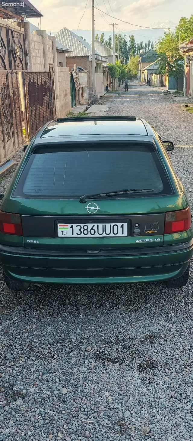 Opel Astra F 1996 · 1.6 MT