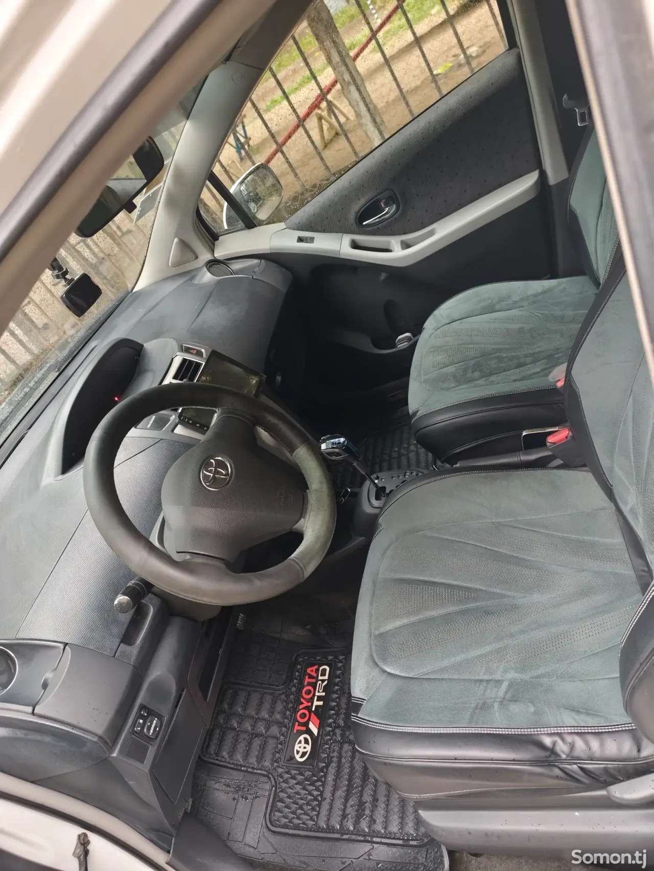 Toyota Vitz 2009 · 1.5 AT