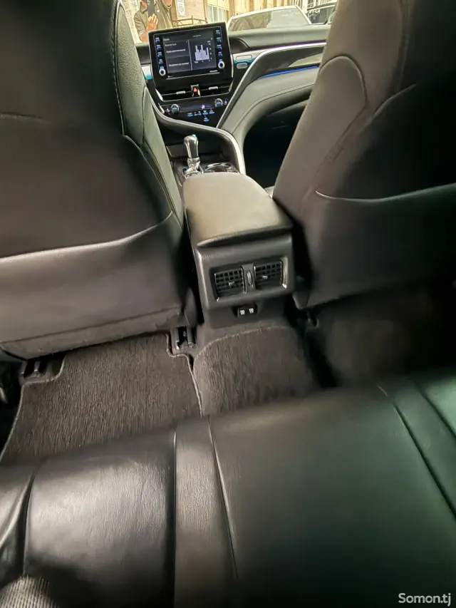 Toyota Camry 2021 · 2.5 AT