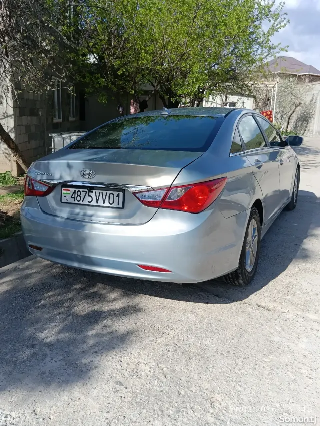 Hyundai Sonata 2012 · 2.4 AT