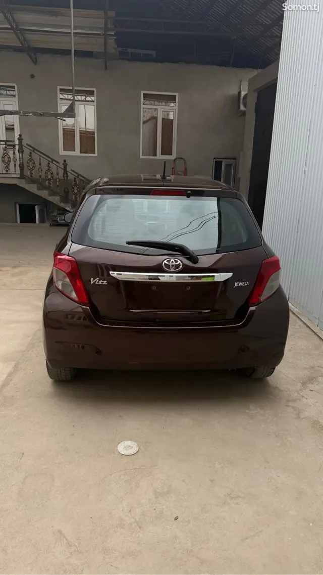 Toyota Vitz 2012 · 1.3 AT