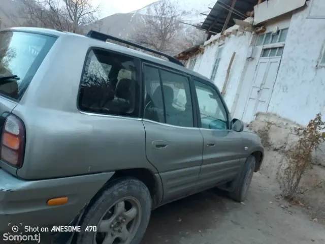 Toyota RAV 4 1999 · 2.4 MT