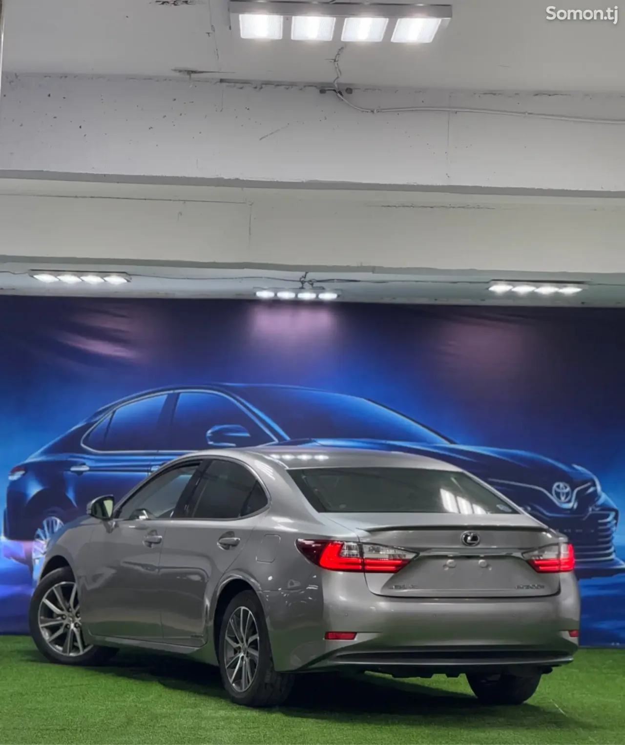 Lexus ES series 2016 · 2.5 AT