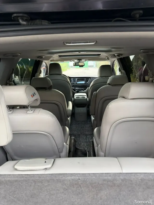 Kia Carnival 2014 · 2.2 AT