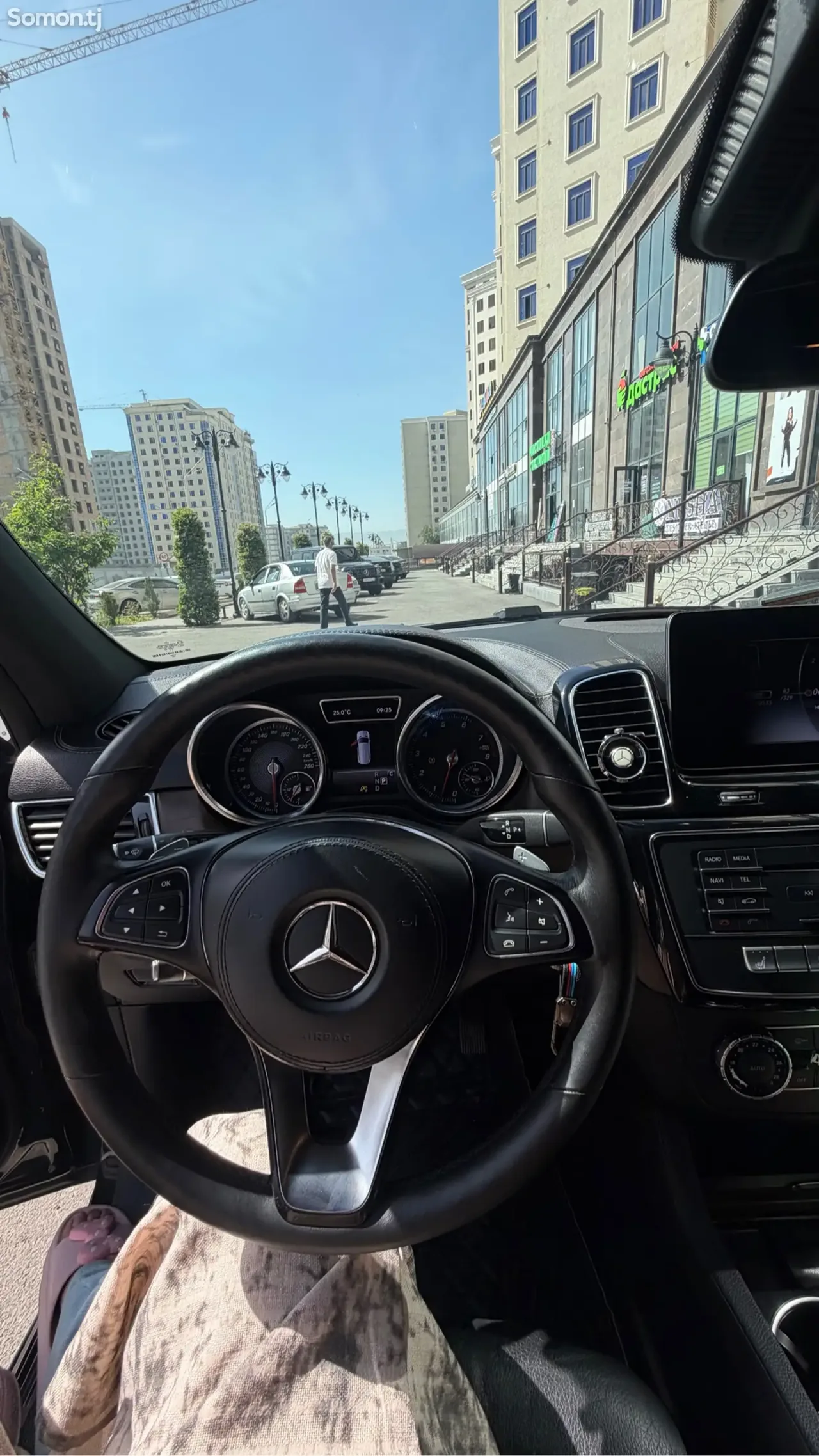Mercedes-Benz GLS 2018 · AT
