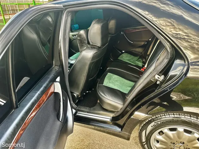 Mercedes-Benz C class 2000 · 3.2 AT